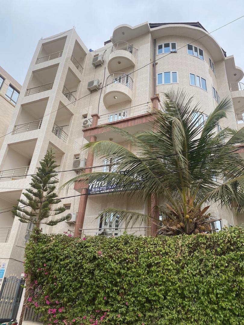 Espace extérieur et jardin de l'hôtel à Saly